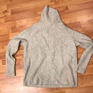 Aritzia, community brand comfy cozy turtleneck. Grey/ cream